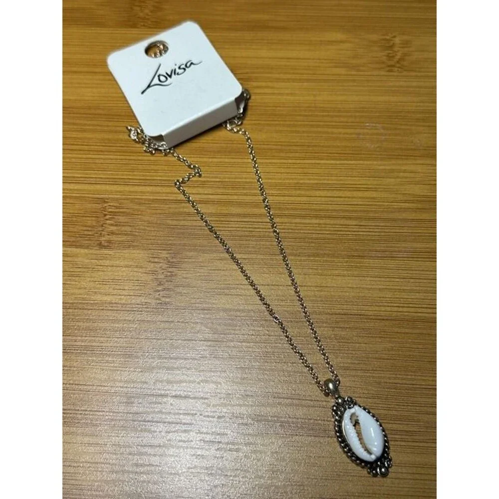 Lovisa Gold Tone Cowrie Shell Pendant Necklace Beach Boho Style New with Tags
